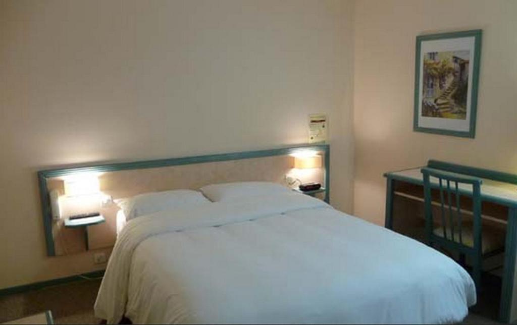Hotel Le Chatelain Faulquemont Habitación foto
